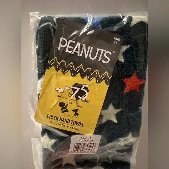 Peanuts 75th Anniversary Hand Towel with Stars - Picture 2 of 4